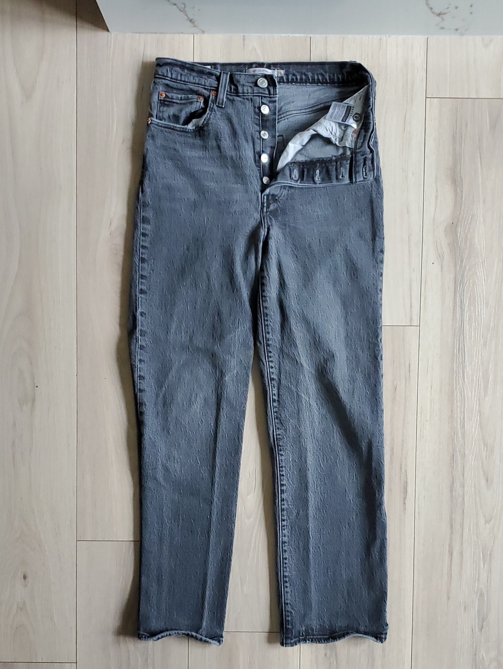 Levis Straight Leg Jeans in Charcoal Gray